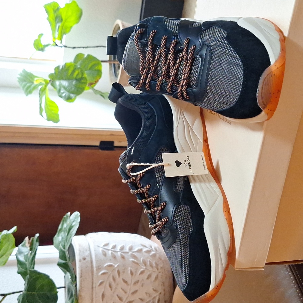Scotch and Soda size 42/8.5, see pics. New in box, super cool and comfy! Unisex?